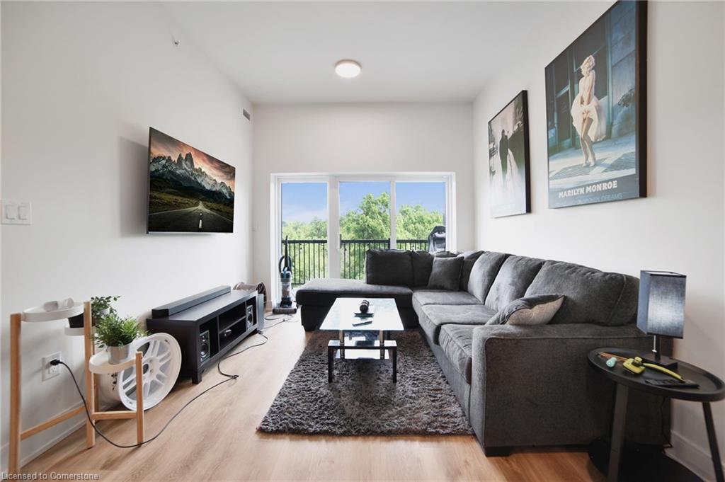 402-121 Mary Street, Creemore, ON - Indoor Photo Showing Living Room