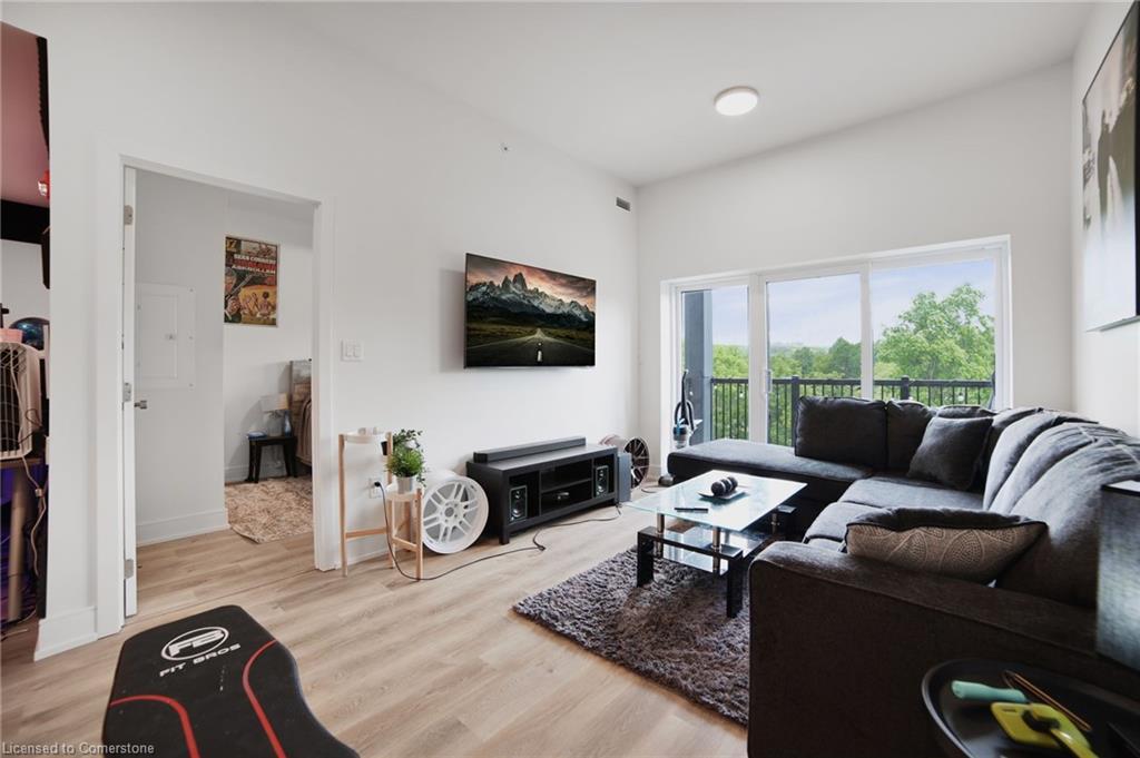 402-121 Mary Street, Creemore, ON - Indoor Photo Showing Living Room