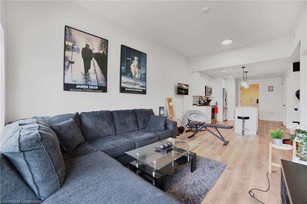 402-121 Mary Street, Creemore, ON - Indoor Photo Showing Living Room