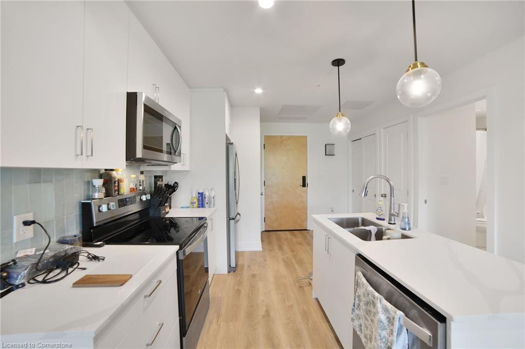 402-121 Mary Street, Creemore, ON - Indoor Photo Showing Kitchen With Double Sink With Upgraded Kitchen