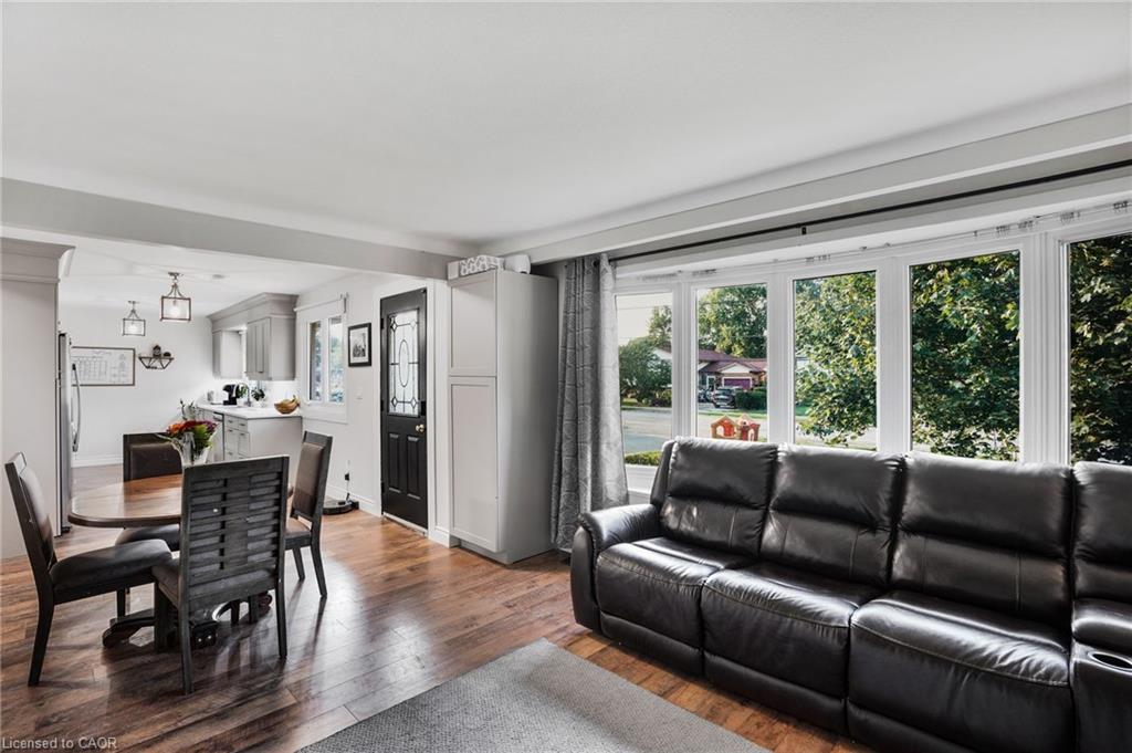 3316 Tallman Drive, Lincoln, ON - Indoor Photo Showing Living Room