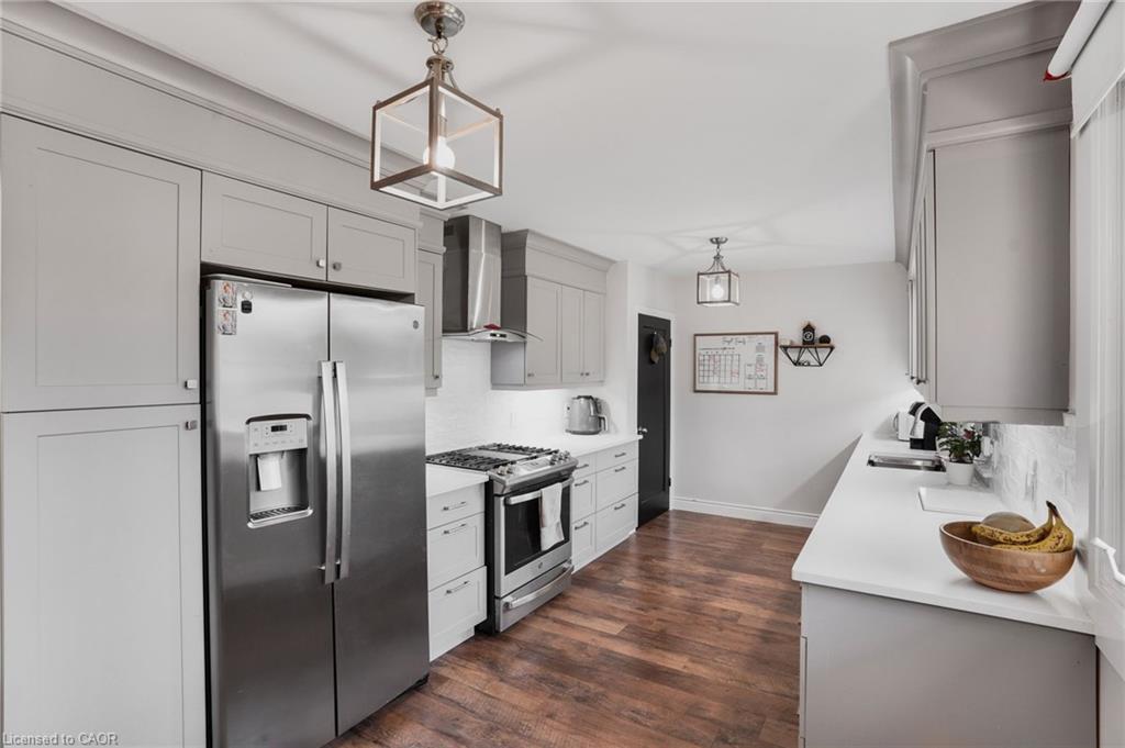 3316 Tallman Drive, Lincoln, ON - Indoor Photo Showing Kitchen With Upgraded Kitchen