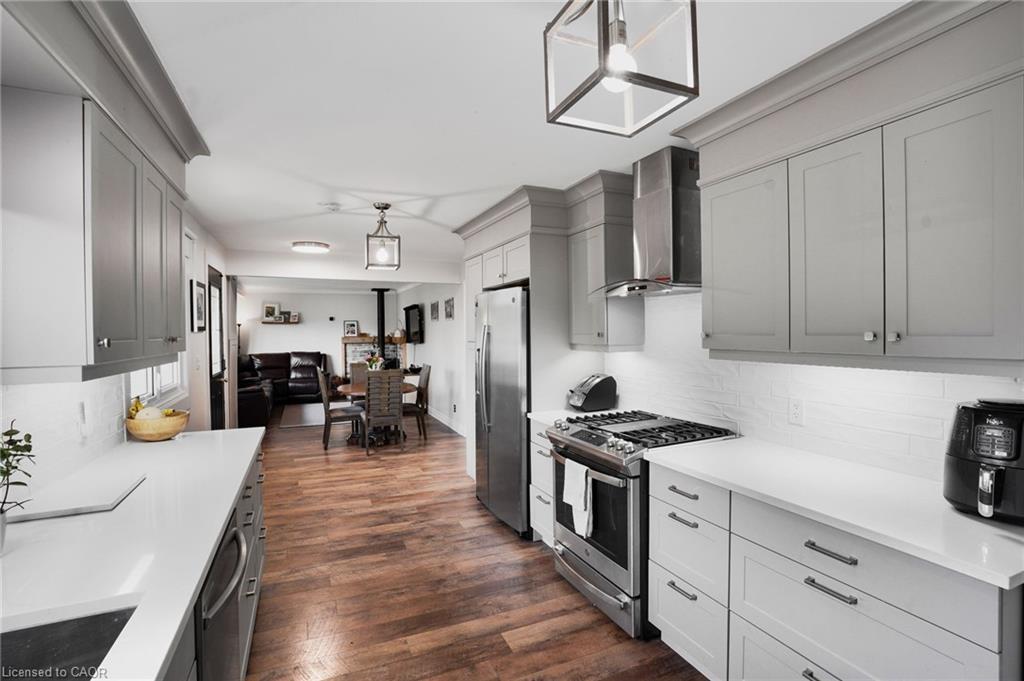 3316 Tallman Drive, Lincoln, ON - Indoor Photo Showing Kitchen With Upgraded Kitchen