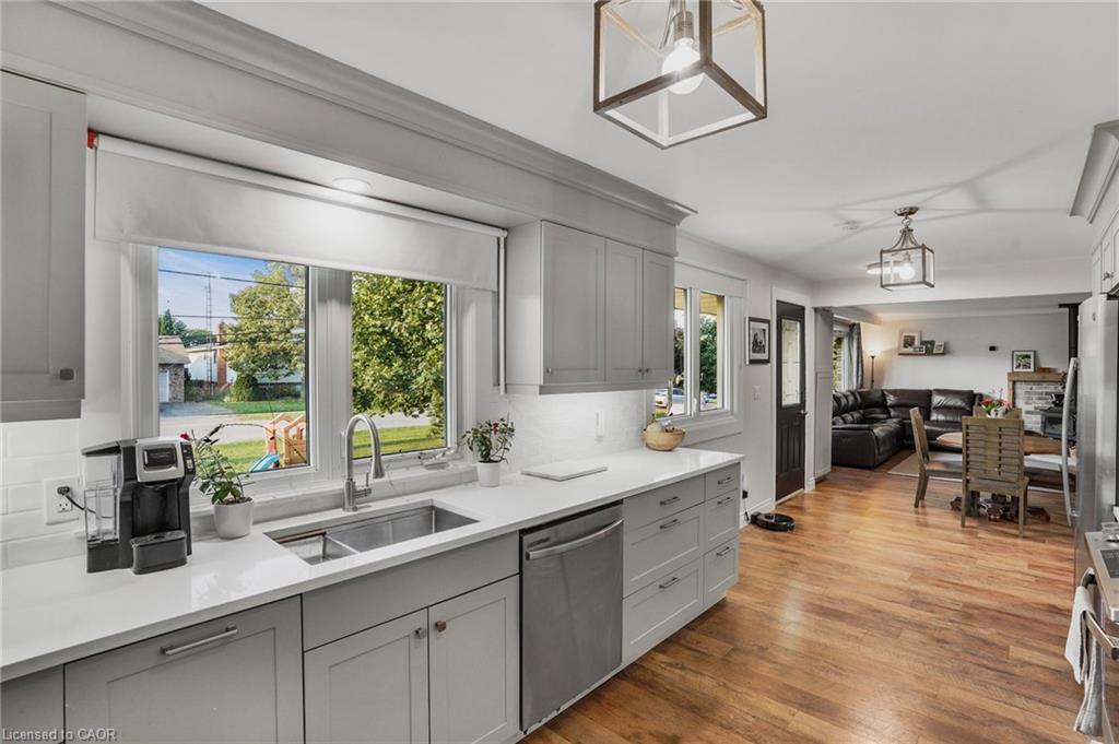 3316 Tallman Drive, Lincoln, ON - Indoor Photo Showing Kitchen