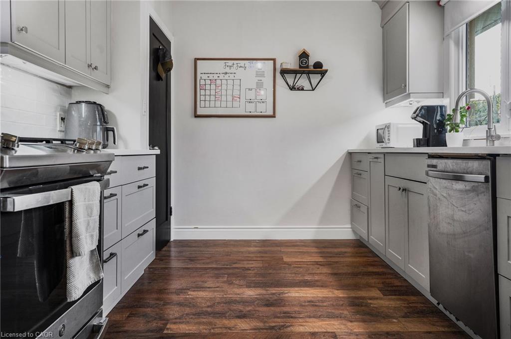 3316 Tallman Drive, Lincoln, ON - Indoor Photo Showing Kitchen