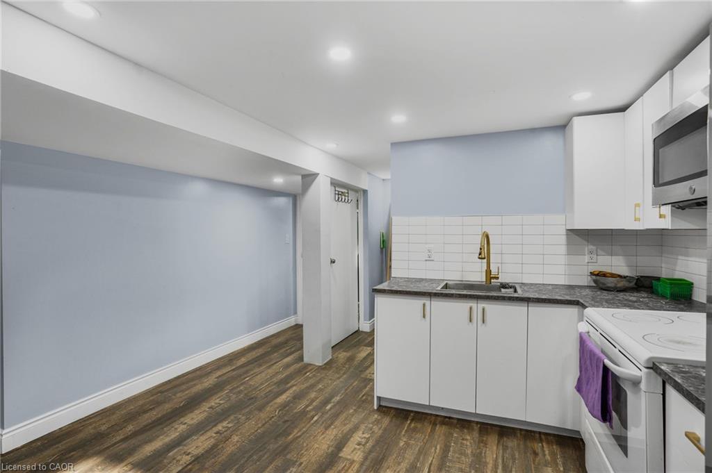 3316 Tallman Drive, Lincoln, ON - Indoor Photo Showing Kitchen