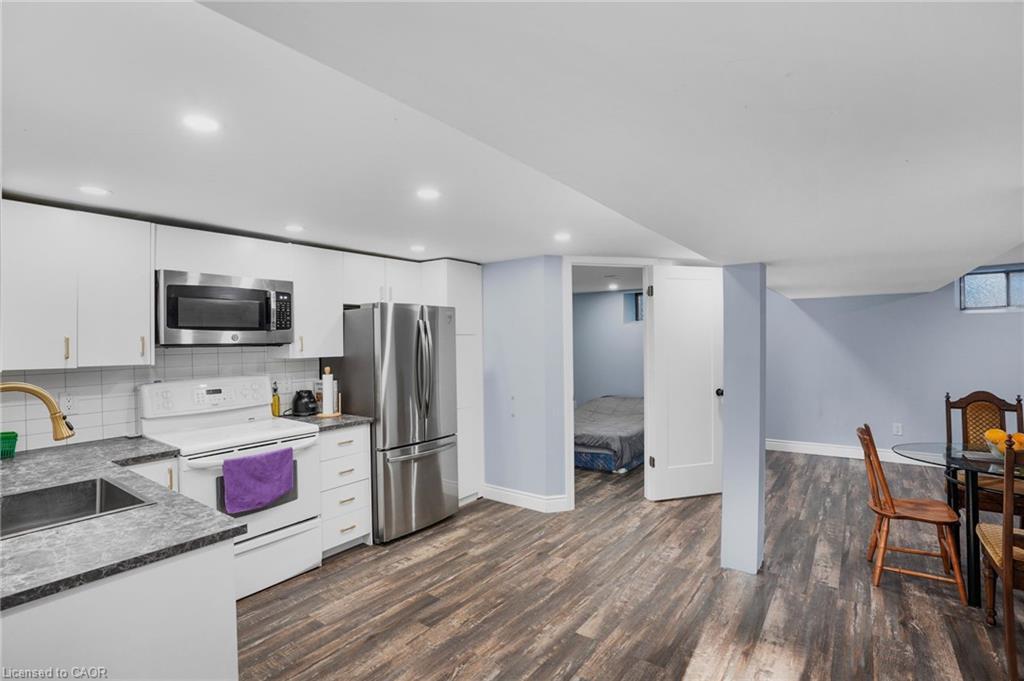 3316 Tallman Drive, Lincoln, ON - Indoor Photo Showing Kitchen