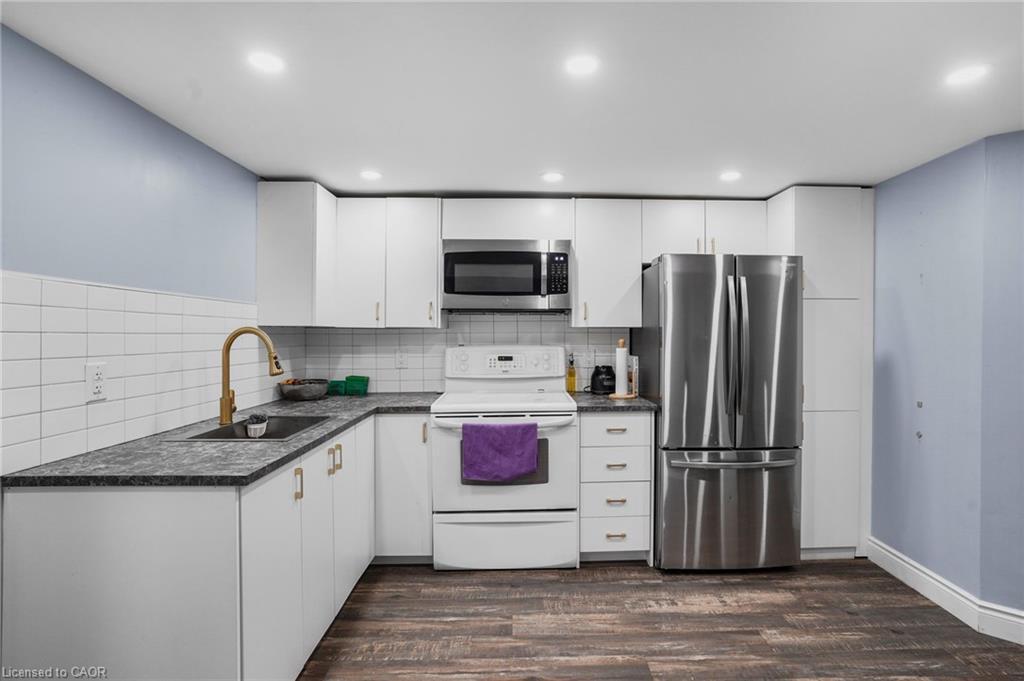 3316 Tallman Drive, Lincoln, ON - Indoor Photo Showing Kitchen