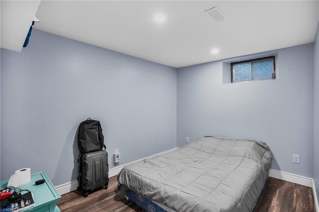 3316 Tallman Drive, Lincoln, ON - Indoor Photo Showing Bedroom