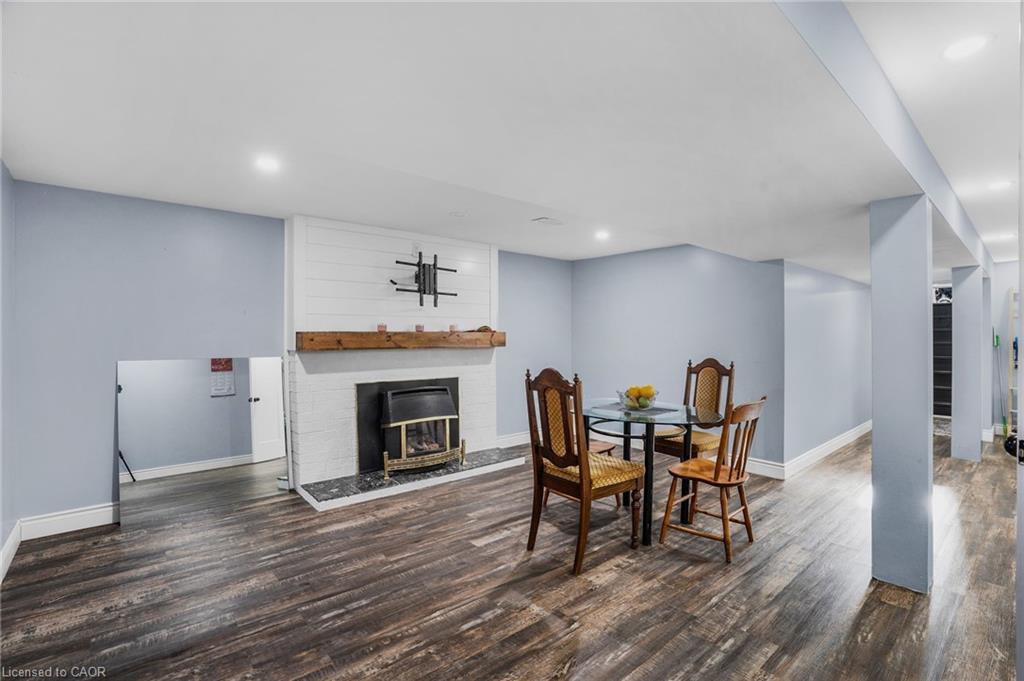 3316 Tallman Drive, Lincoln, ON - Indoor With Fireplace