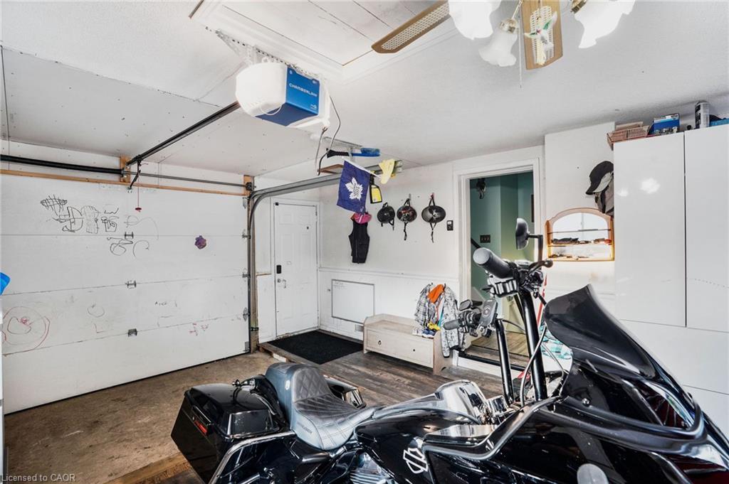 3316 Tallman Drive, Lincoln, ON - Indoor Photo Showing Garage