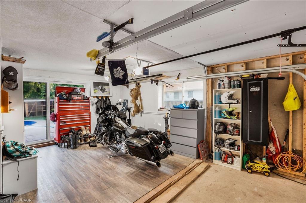3316 Tallman Drive, Lincoln, ON - Indoor Photo Showing Garage