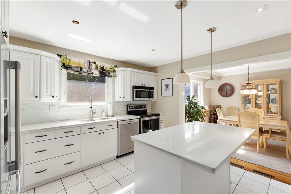 2325 Duncaster Drive, Burlington, ON - Indoor Photo Showing Kitchen