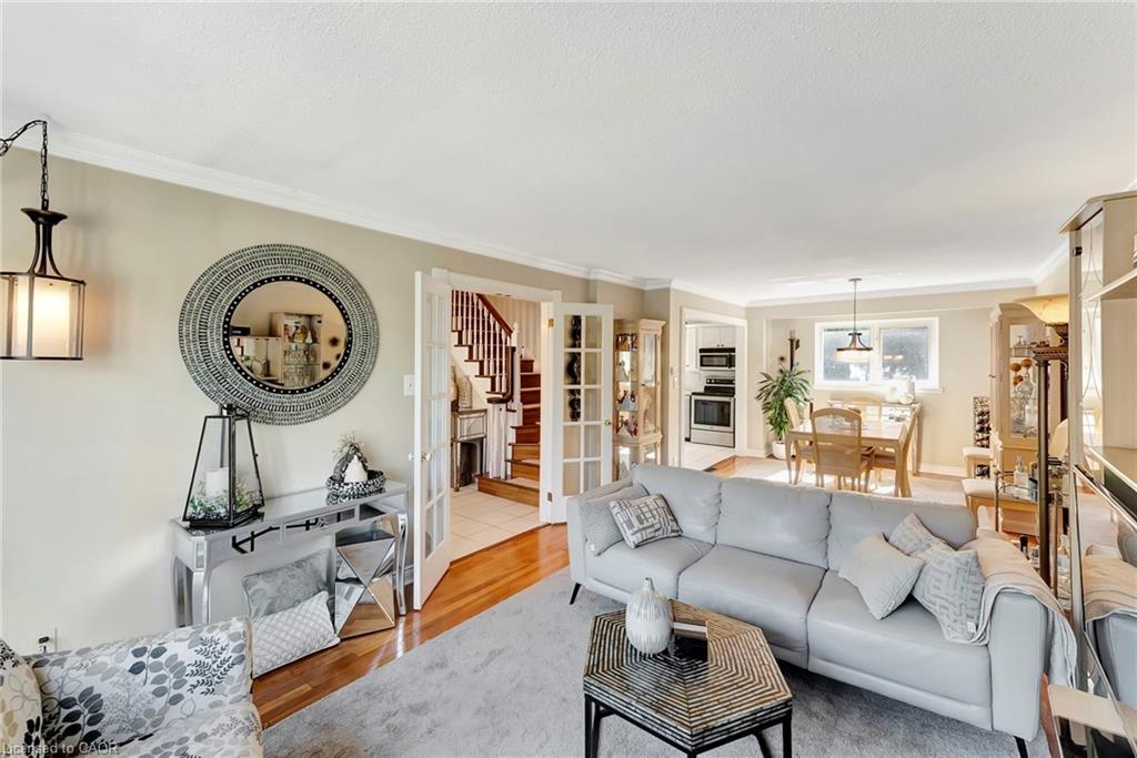 2325 Duncaster Drive, Burlington, ON - Indoor Photo Showing Living Room