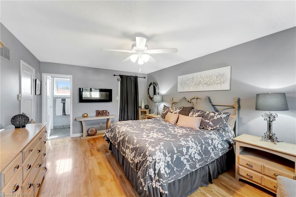 2325 Duncaster Drive, Burlington, ON - Indoor Photo Showing Bedroom