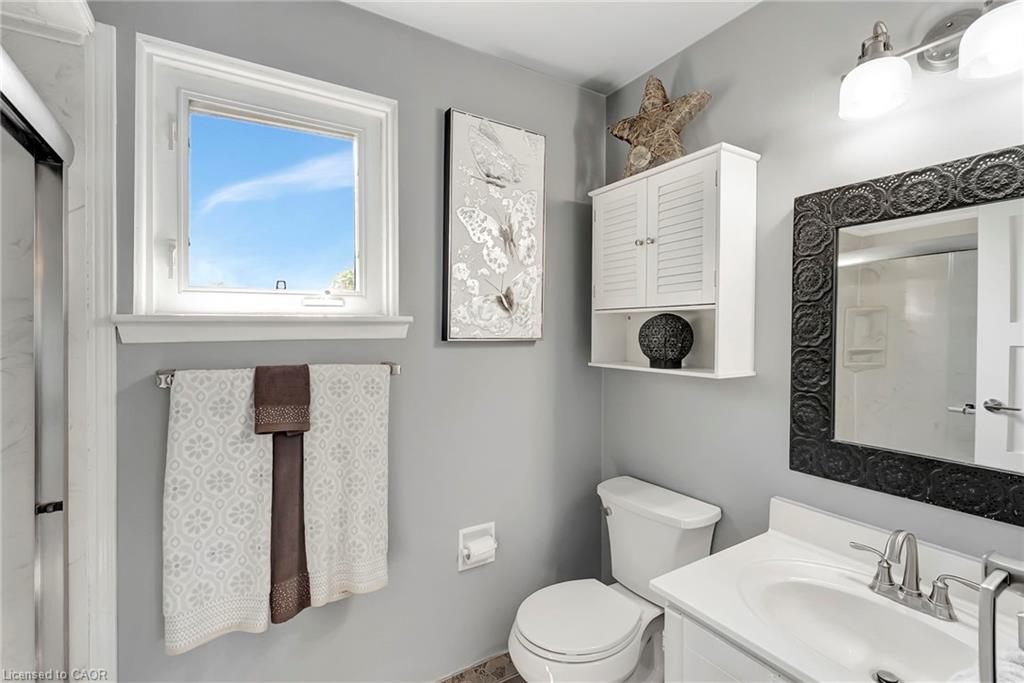 2325 Duncaster Drive, Burlington, ON - Indoor Photo Showing Bathroom
