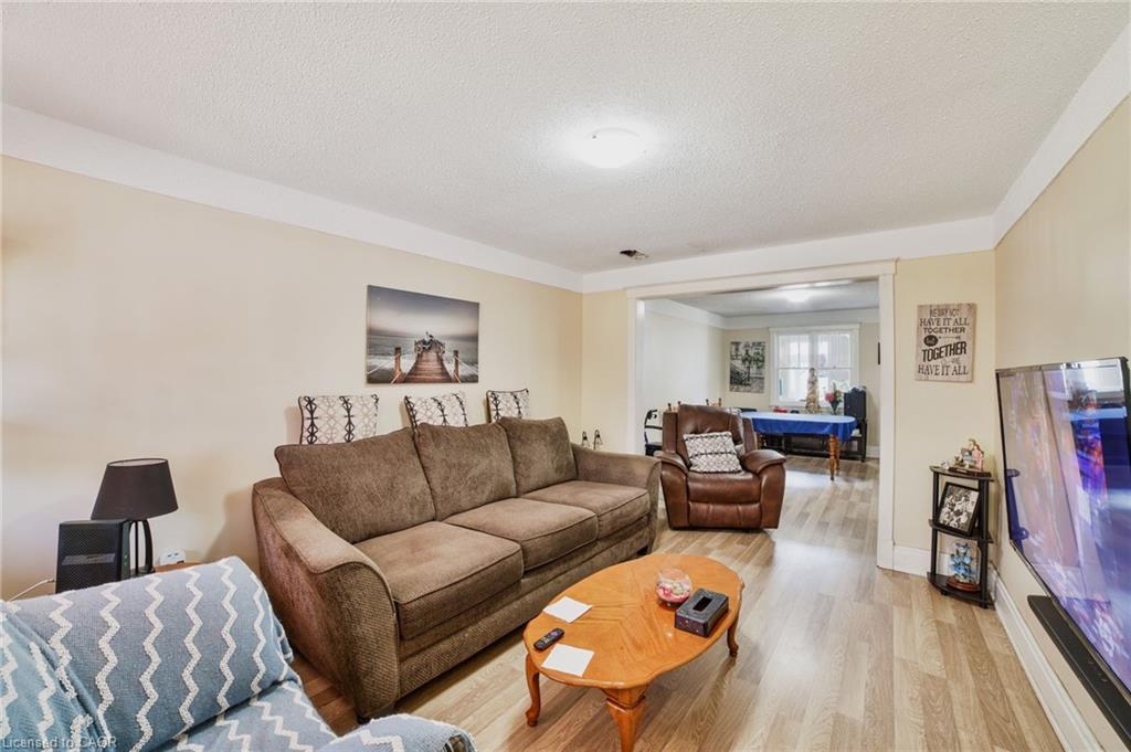 20 Gertrude Street, Hamilton, ON - Indoor Photo Showing Living Room