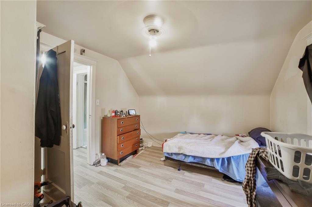 20 Gertrude Street, Hamilton, ON - Indoor Photo Showing Bedroom