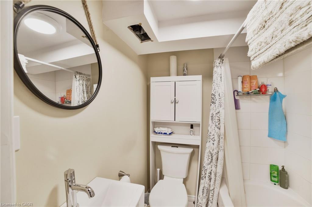 20 Gertrude Street, Hamilton, ON - Indoor Photo Showing Bathroom