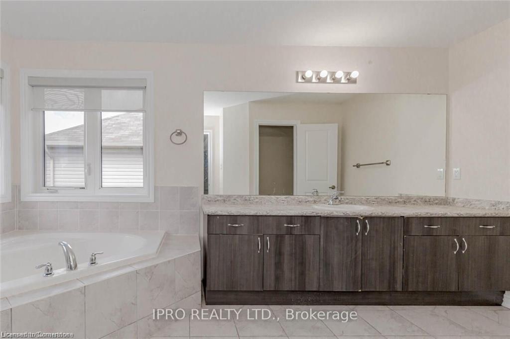 121 Elm Street, Dundalk, ON - Indoor Photo Showing Bathroom