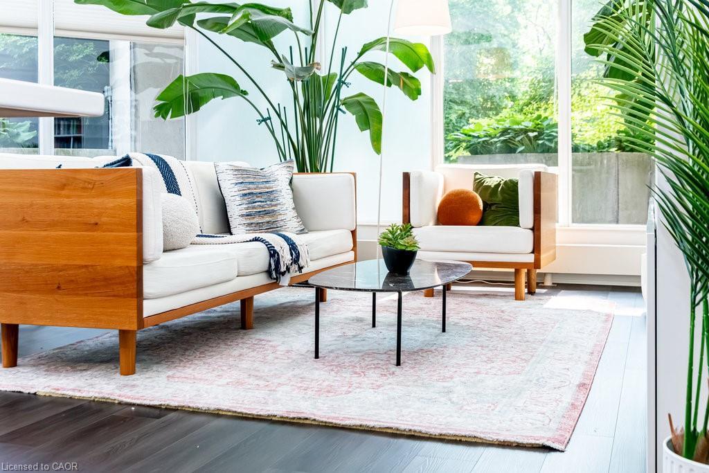 102-66 Bay Street S, Hamilton, ON - Indoor Photo Showing Living Room