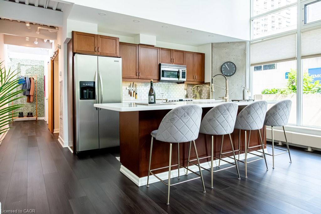 102-66 Bay Street S, Hamilton, ON - Indoor Photo Showing Kitchen