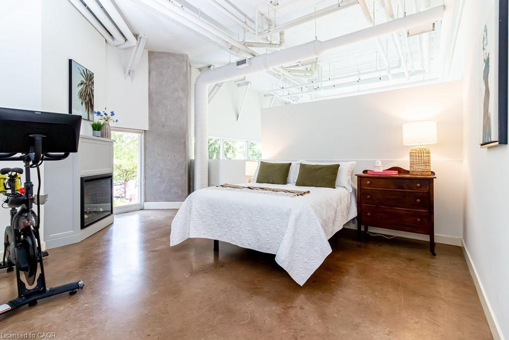 102-66 Bay Street S, Hamilton, ON - Indoor Photo Showing Bedroom