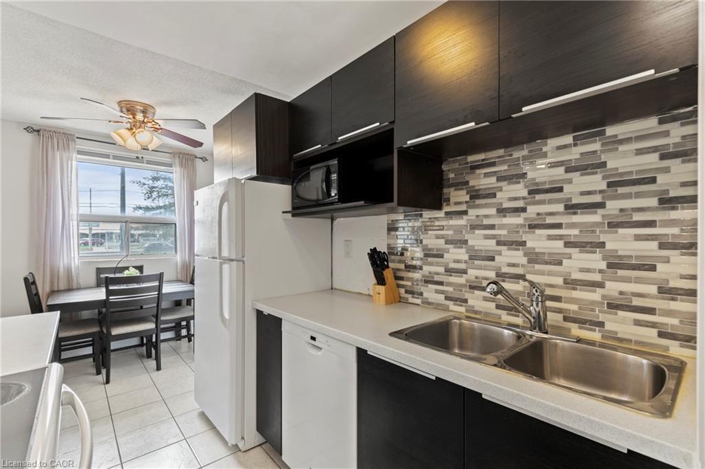 105-851 Queenston Road, Hamilton, ON - Indoor Photo Showing Kitchen With Double Sink