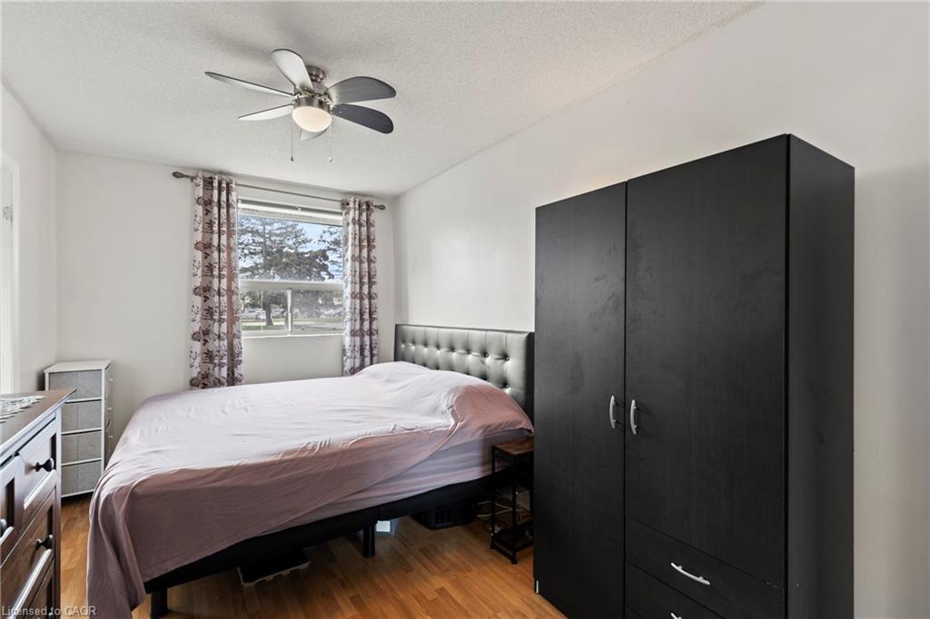 105-851 Queenston Road, Hamilton, ON - Indoor Photo Showing Bedroom