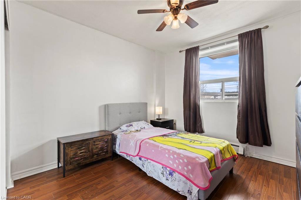 105-851 Queenston Road, Hamilton, ON - Indoor Photo Showing Bedroom