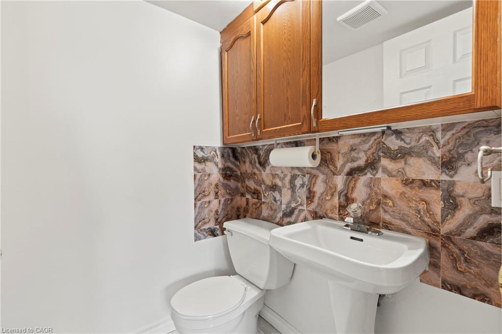 105-851 Queenston Road, Hamilton, ON - Indoor Photo Showing Bathroom