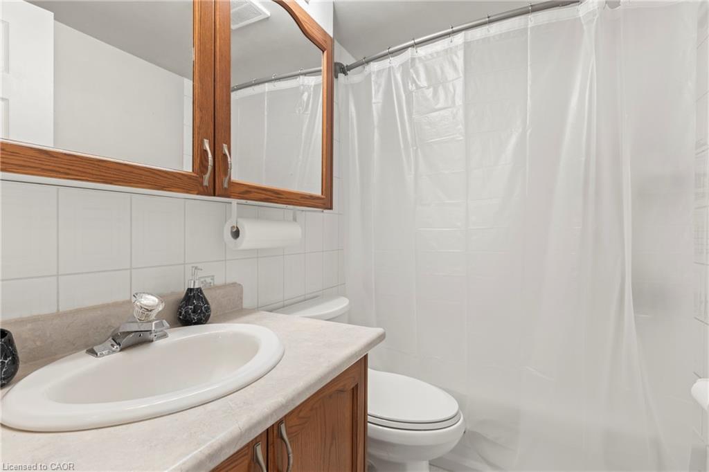 105-851 Queenston Road, Hamilton, ON - Indoor Photo Showing Bathroom