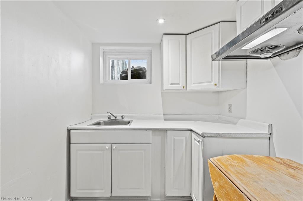 50 West 4Th Street, Hamilton, ON - Indoor Photo Showing Laundry Room