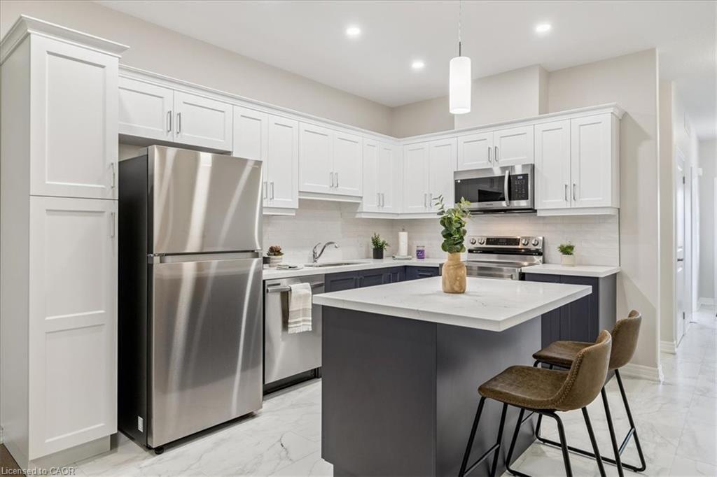 9 Wiley Trail, Welland, ON - Indoor Photo Showing Kitchen With Stainless Steel Kitchen With Upgraded Kitchen