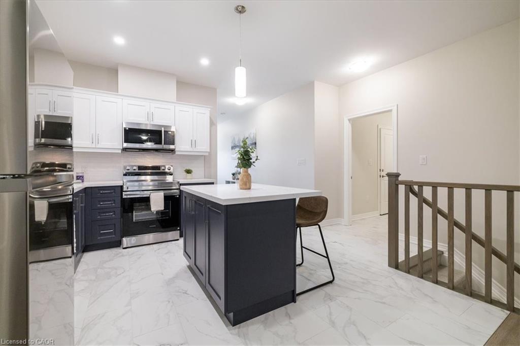 9 Wiley Trail, Welland, ON - Indoor Photo Showing Kitchen With Stainless Steel Kitchen With Upgraded Kitchen
