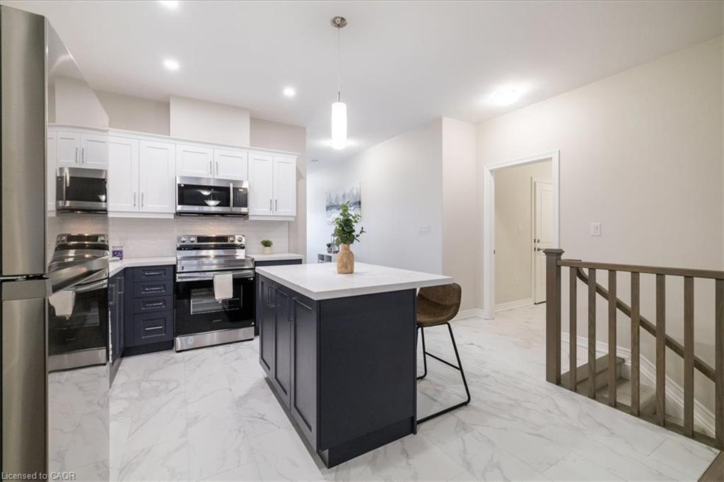 9 Wiley Trail, Welland, ON - Indoor Photo Showing Kitchen With Stainless Steel Kitchen