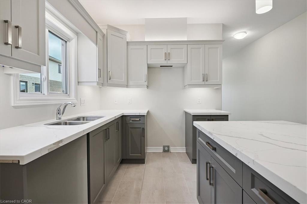 81 Montrose Trail, Welland, ON - Indoor Photo Showing Kitchen With Double Sink