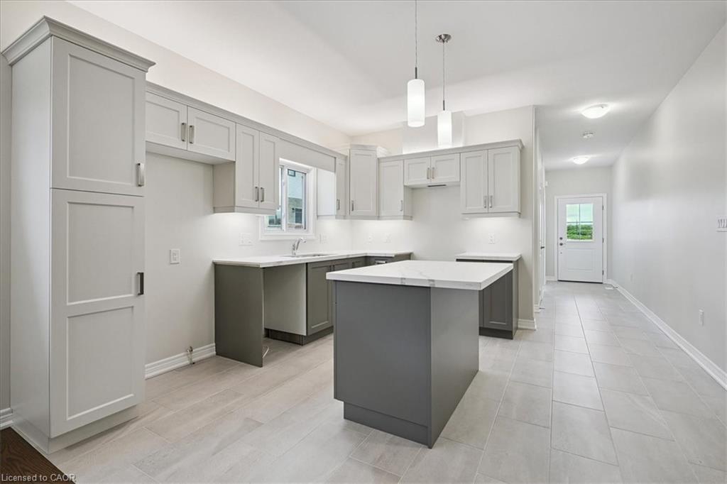 21 Wiley Trail, Welland, ON - Indoor Photo Showing Kitchen With Upgraded Kitchen