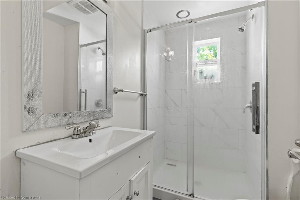 1 West Street N, Thorold, ON - Indoor Photo Showing Bathroom