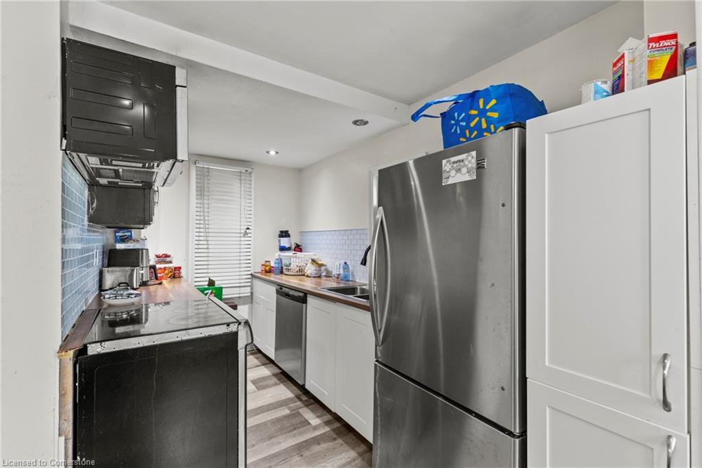 1 West Street N, Thorold, ON - Indoor Photo Showing Kitchen With Double Sink