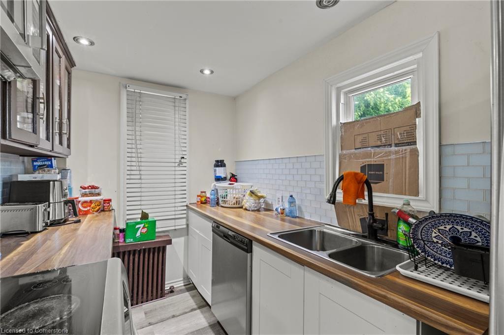 1 West Street N, Thorold, ON - Indoor Photo Showing Kitchen With Double Sink