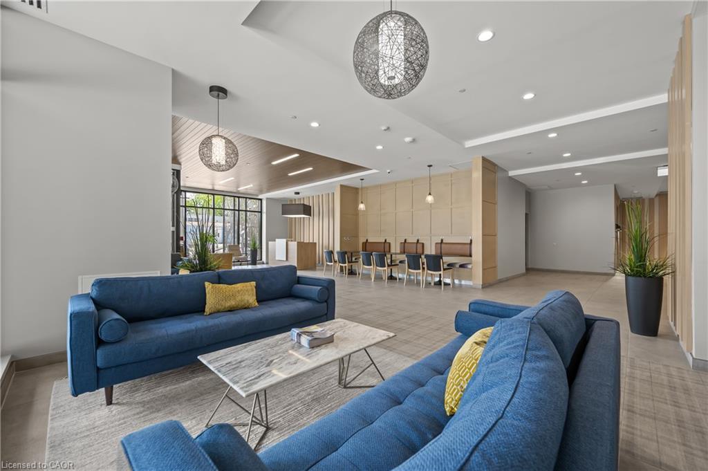 2305-108 Garment Street, Kitchener, ON - Indoor Photo Showing Living Room