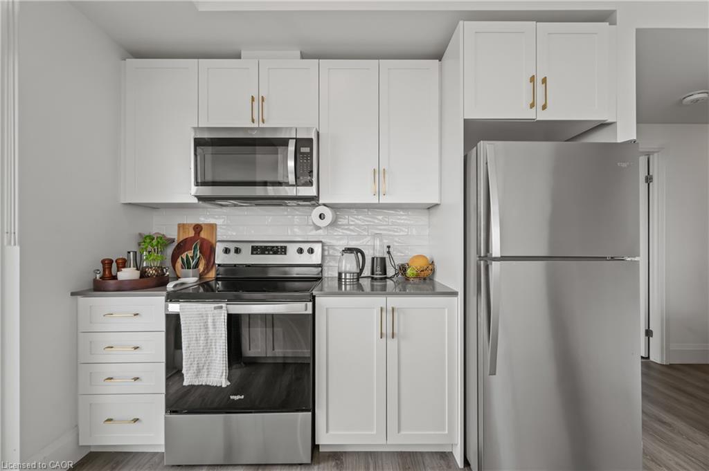 2305-108 Garment Street, Kitchener, ON - Indoor Photo Showing Kitchen