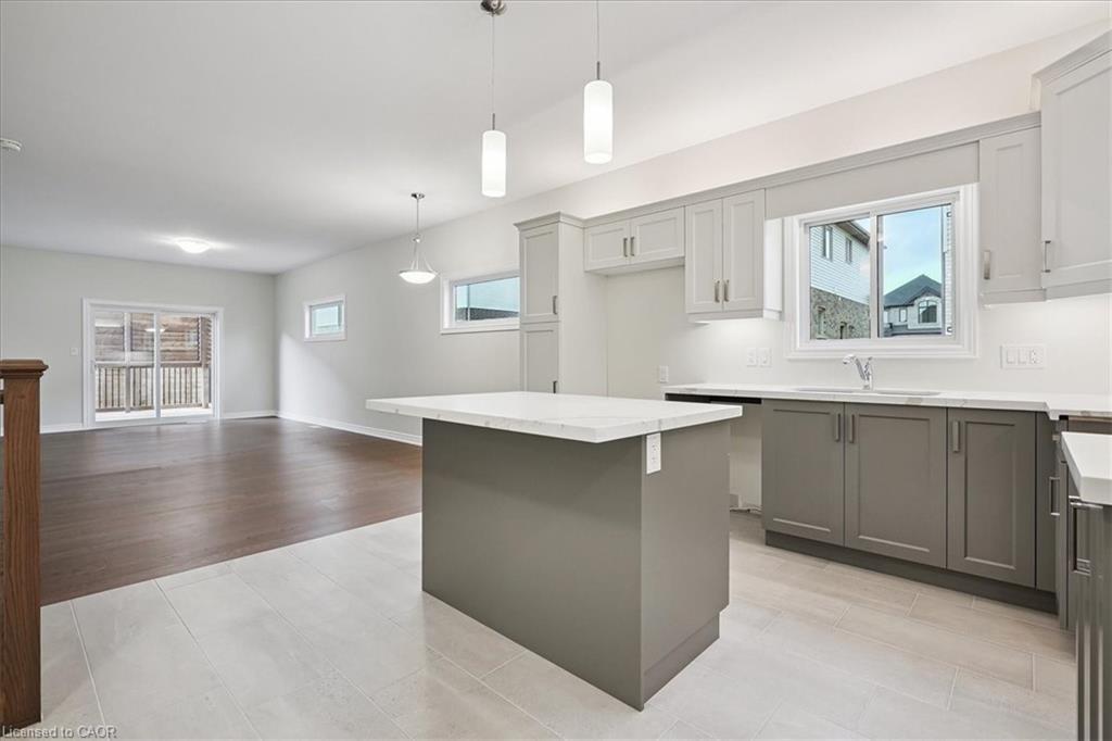 15 Wiley Trail, Welland, ON - Indoor Photo Showing Kitchen With Upgraded Kitchen