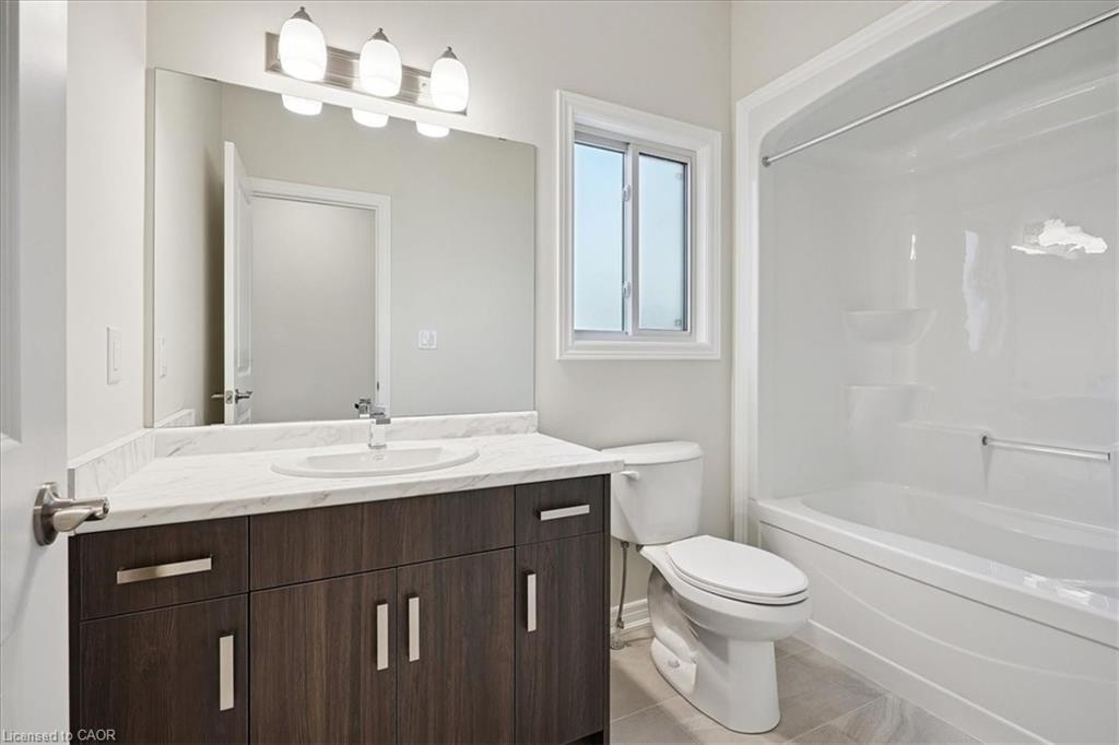 15 Wiley Trail, Welland, ON - Indoor Photo Showing Bathroom