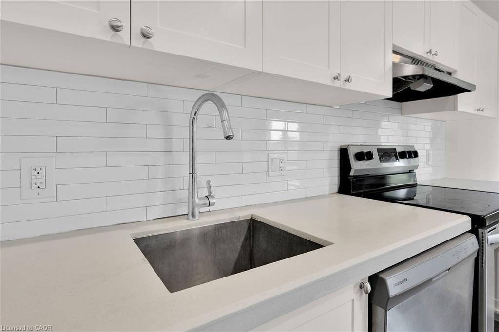 3C-164 Heiman Street, Kitchener, ON - Indoor Photo Showing Kitchen