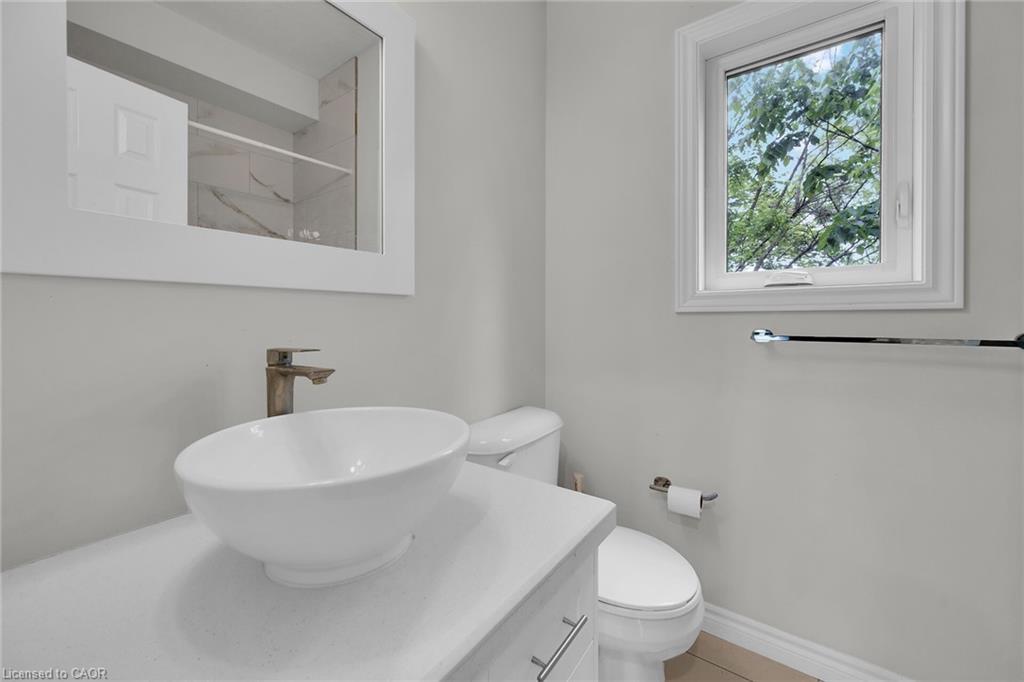 3C-164 Heiman Street, Kitchener, ON - Indoor Photo Showing Bathroom