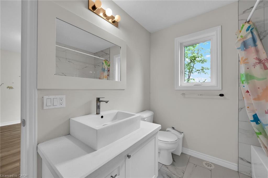 3C-164 Heiman Street, Kitchener, ON - Indoor Photo Showing Bathroom