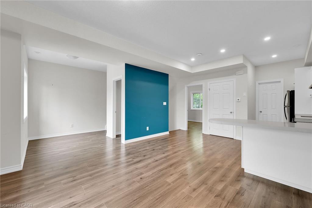 3C-164 Heiman Street, Kitchener, ON - Indoor Photo Showing Kitchen
