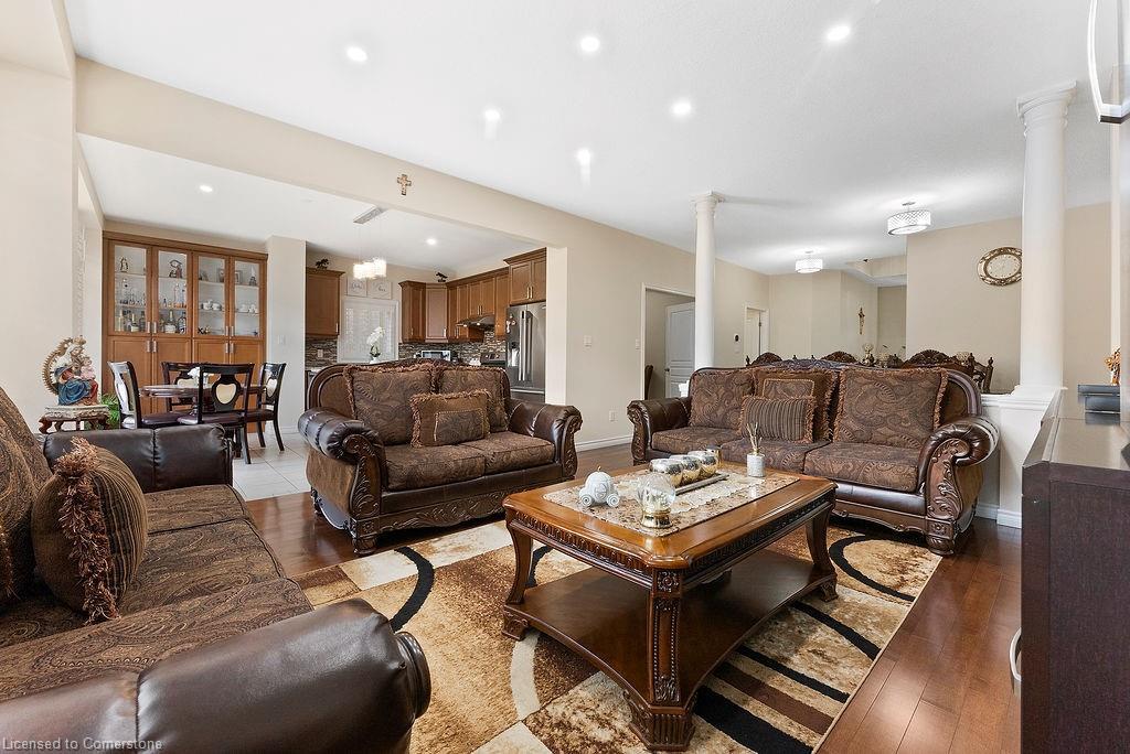 67 Bellroyal Crescent, Stoney Creek, ON - Indoor Photo Showing Living Room